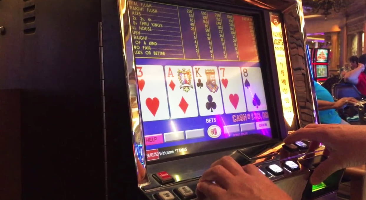 Eur 810 Daily freeroll slot tournament at Unique Casino