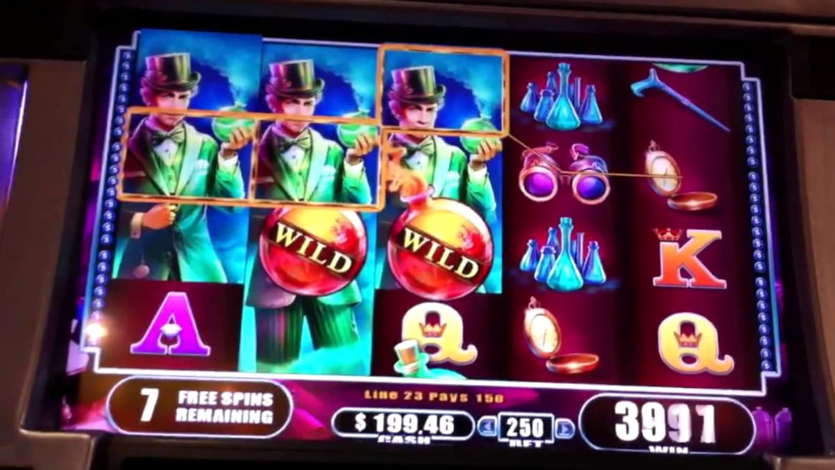 £444 FREE Chip at Royal Vegas Casino
