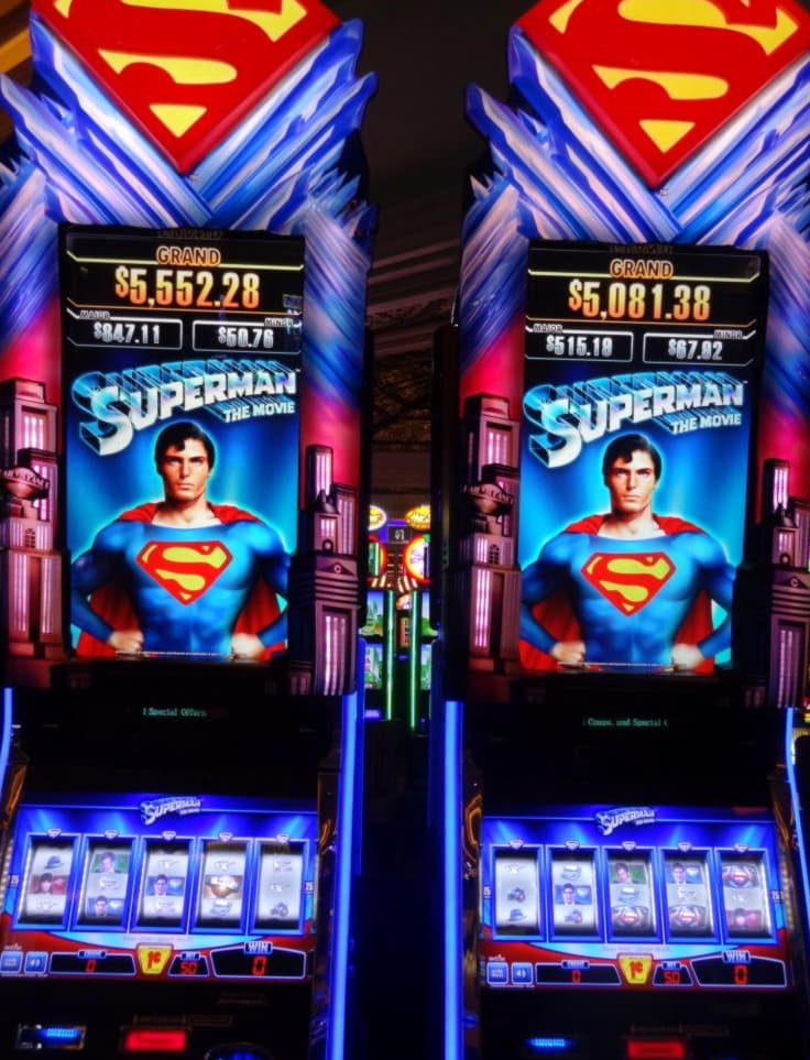 $590 Daily freeroll slot tournament at Unique Casino
