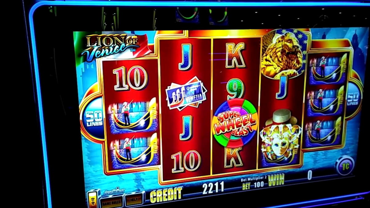 370% First Deposit Bonus at Royal Vegas Casino