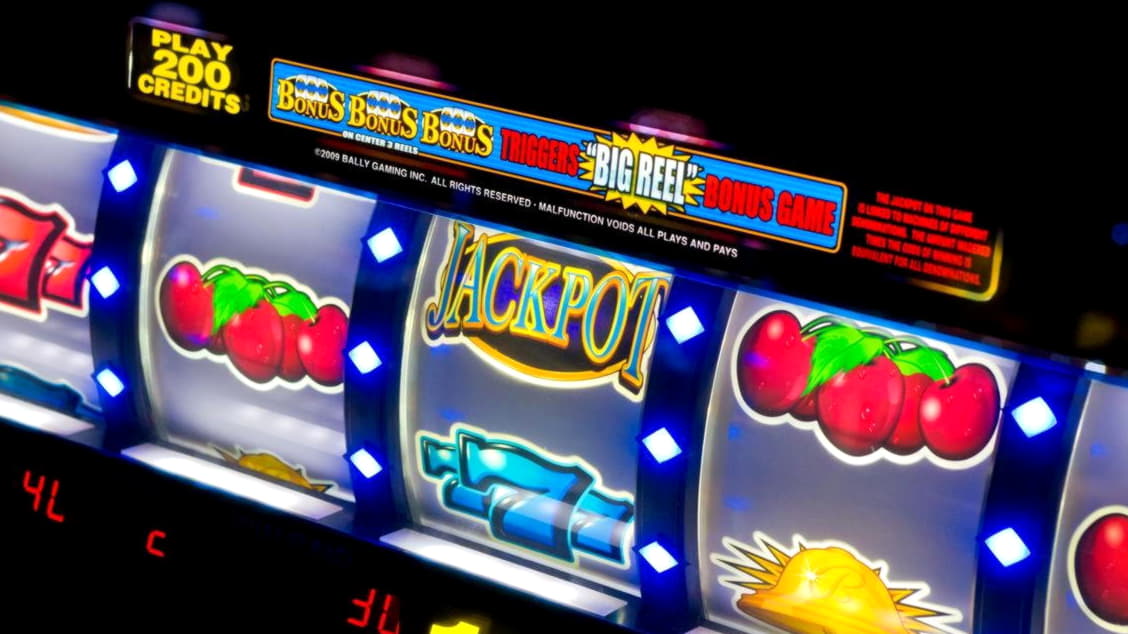 740% Match Bonus at Royal Vegas Casino