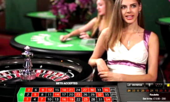EUR 875 Daily freeroll slot tournament at Amazing Casino 