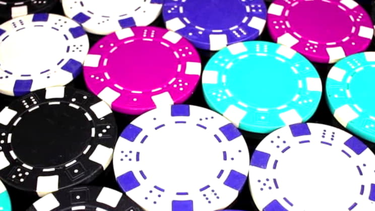 370% First Deposit Bonus at Royal Dubai Casino