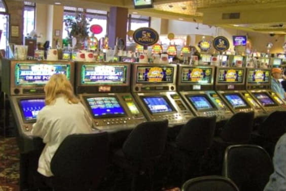 $885 Daily freeroll slot tournament at Mongoose Casino