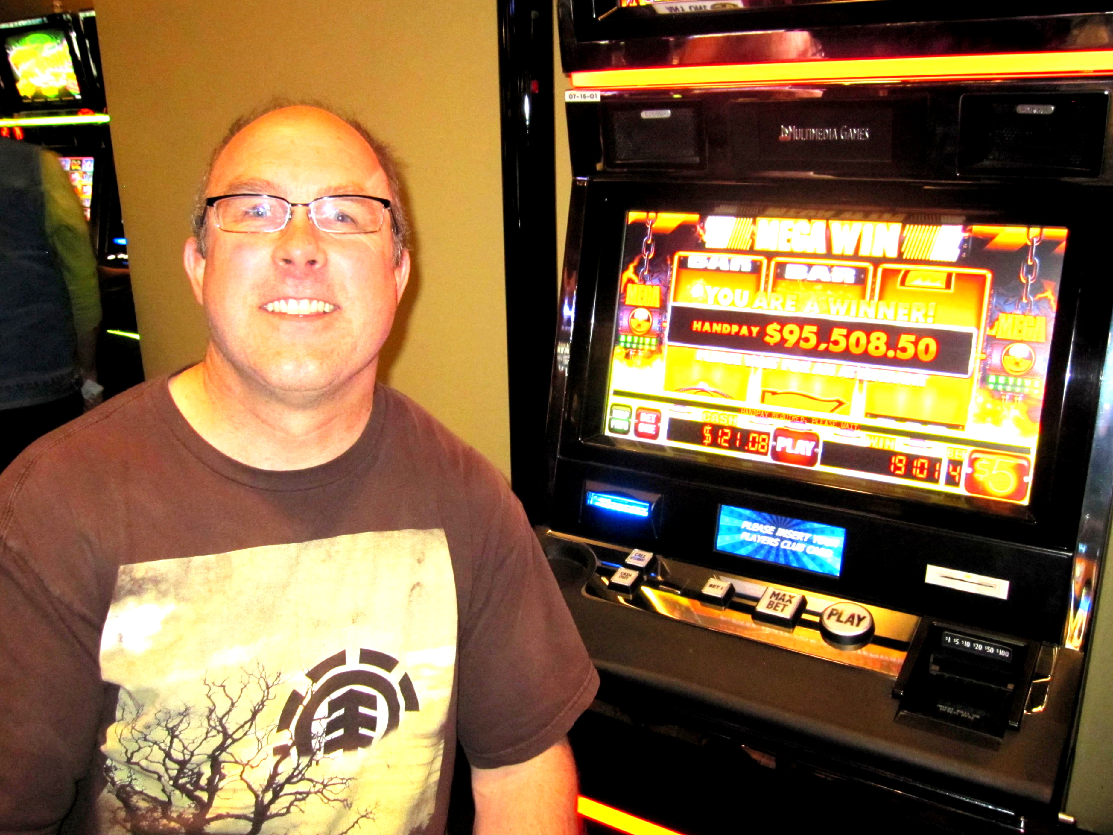 EUR 895 Daily freeroll slot tournament at Royal Dubai Casino